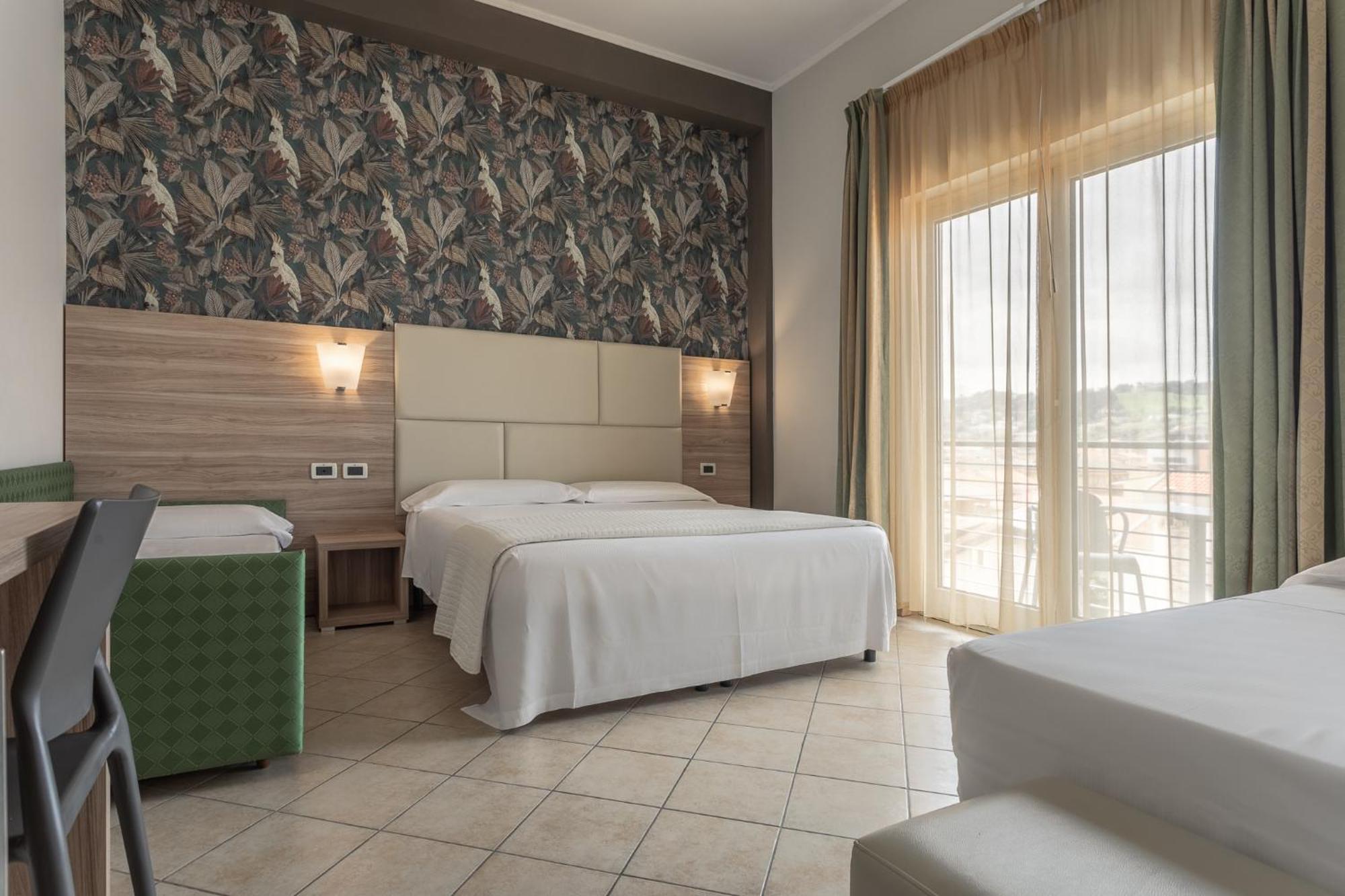 Hotel Prestige Montesilvano Marina Esterno foto